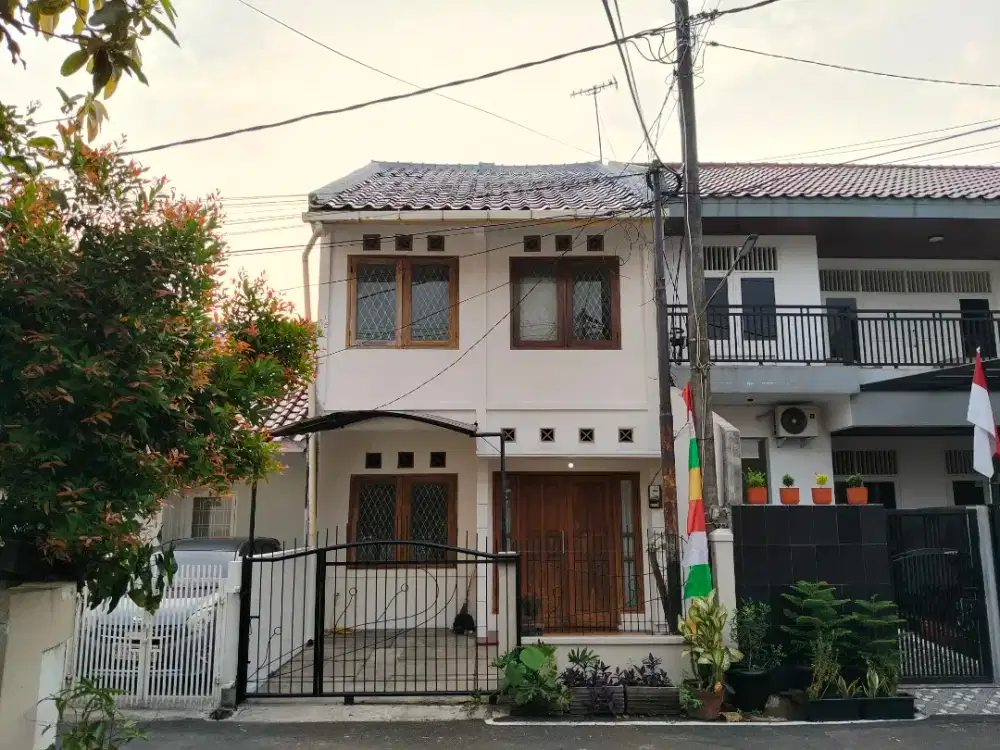 Rumah 2 Lantai Bintaro Jaya Semi Furnish