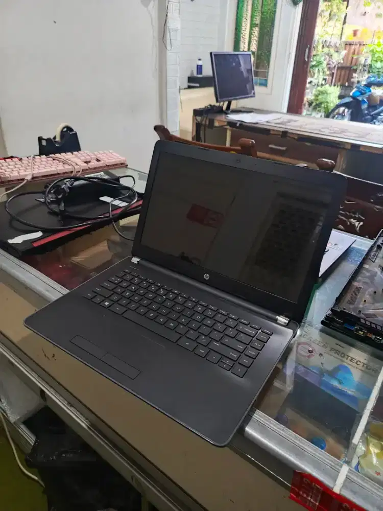 Laptop Pelajar Slim dan Ngebutt HP 14 SSD 128GB Mulus