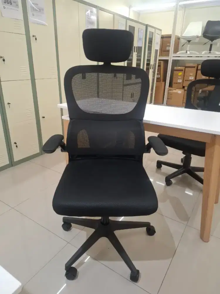KURSI KANTOR SANDARAN TINGGI HITAM