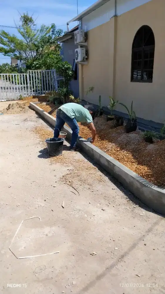 Jasa tukang kayu dan batu