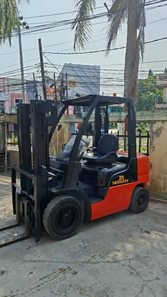 DIJUAL FORKLIFT NISSAN 2.5 TON