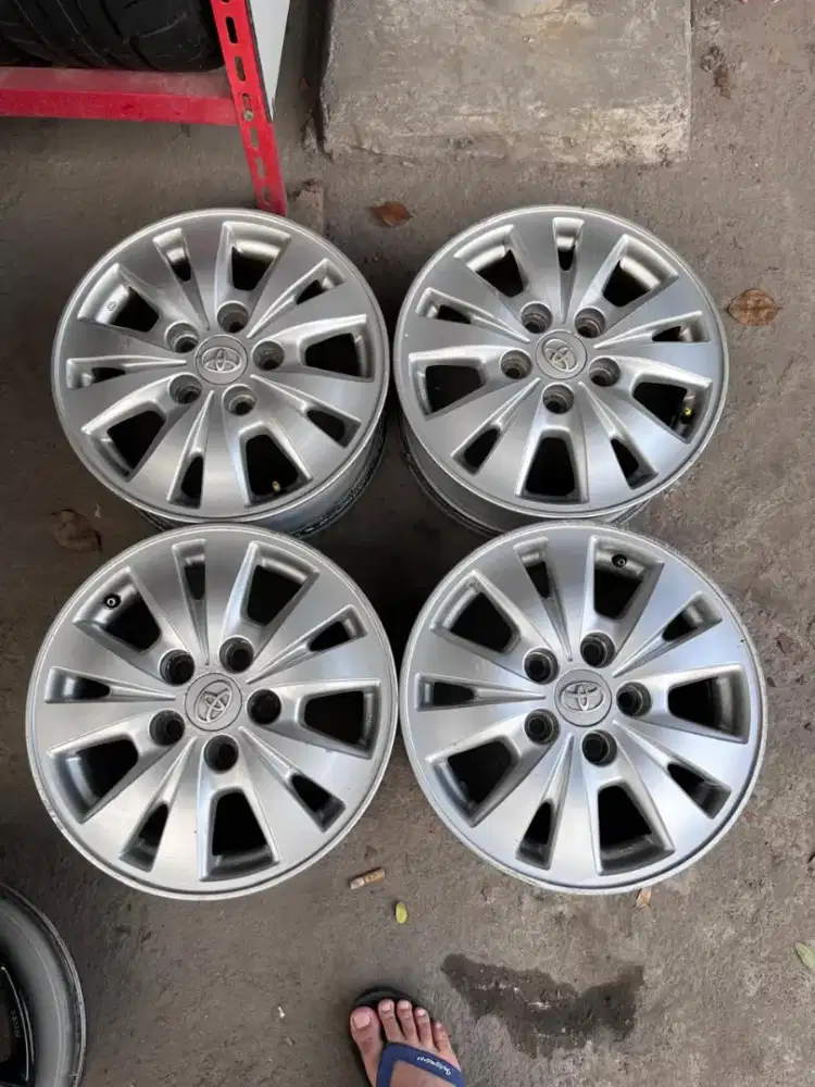 Velg original Toyota kijang Innova V ring 15 pcd 5x114,3