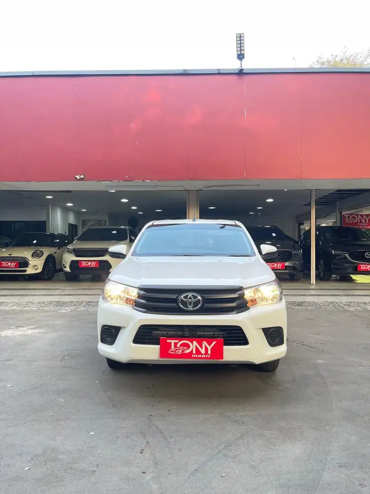 Toyota Hilux PU 2.4 Diesel MT 2020 Putih