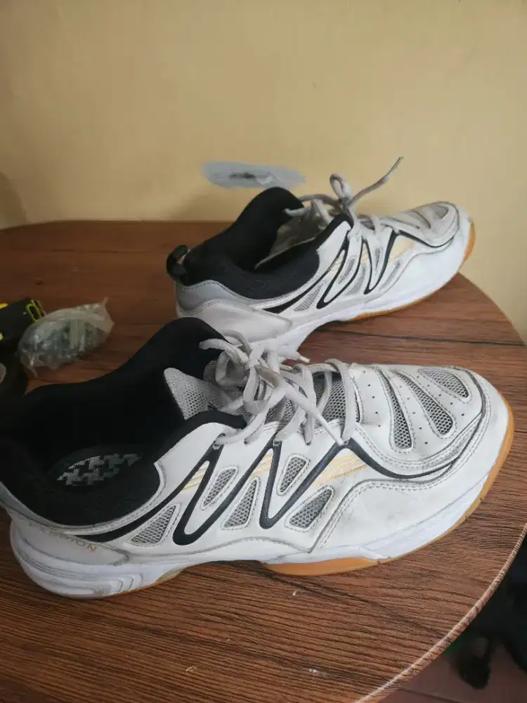 Sepatu badminton merk Fashion