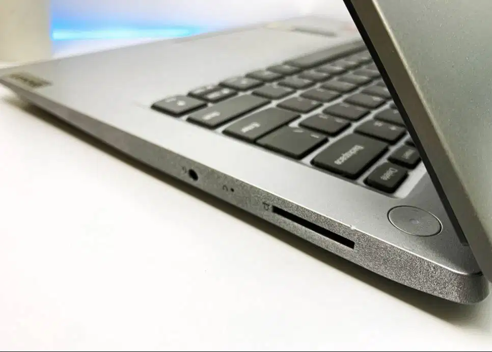Laptop Lenovo ideapad Slim 3 Ssd 256gb penyimpanan lega performa kenca