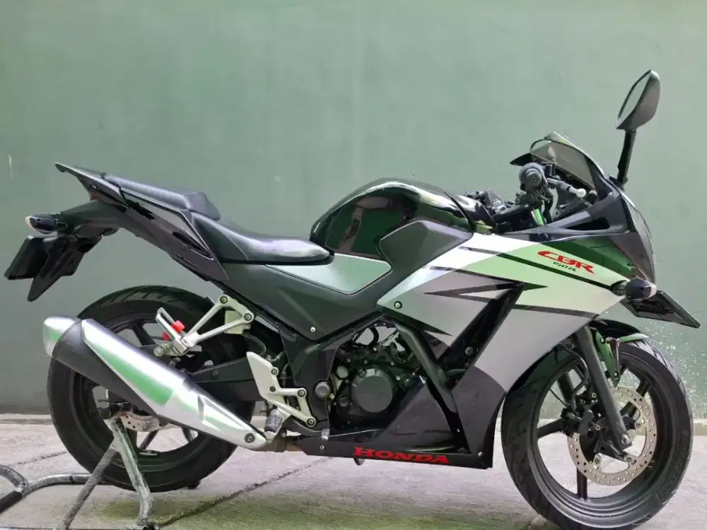 Dijual Honda CBR 150R K45 (Lokal) 2015 – Rawatan, Siap Pakai!