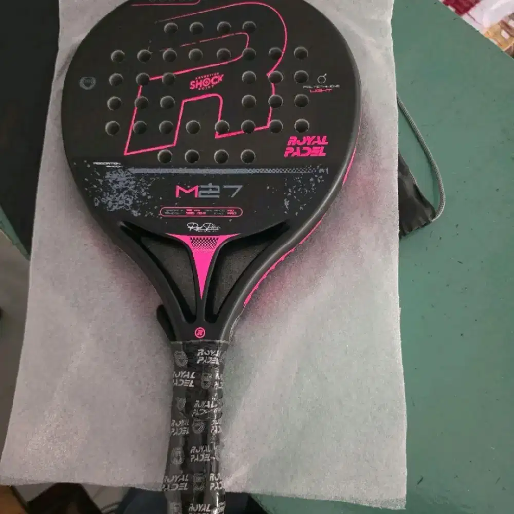 Royal padel M27 2026, light original 352g. Raket