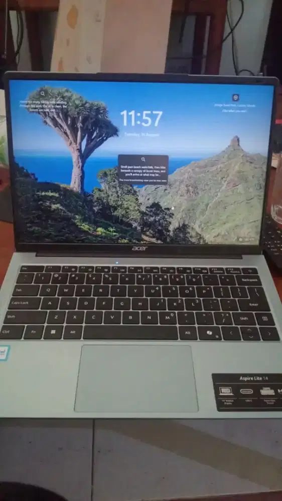 Dijual laptop Acer lite 14 terbaru RAM 8, SSD 238 GB
