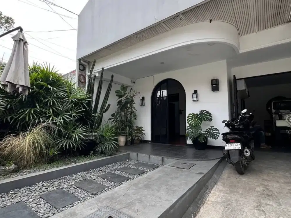 Rumah bagus strategis sayap jalan riau bandung