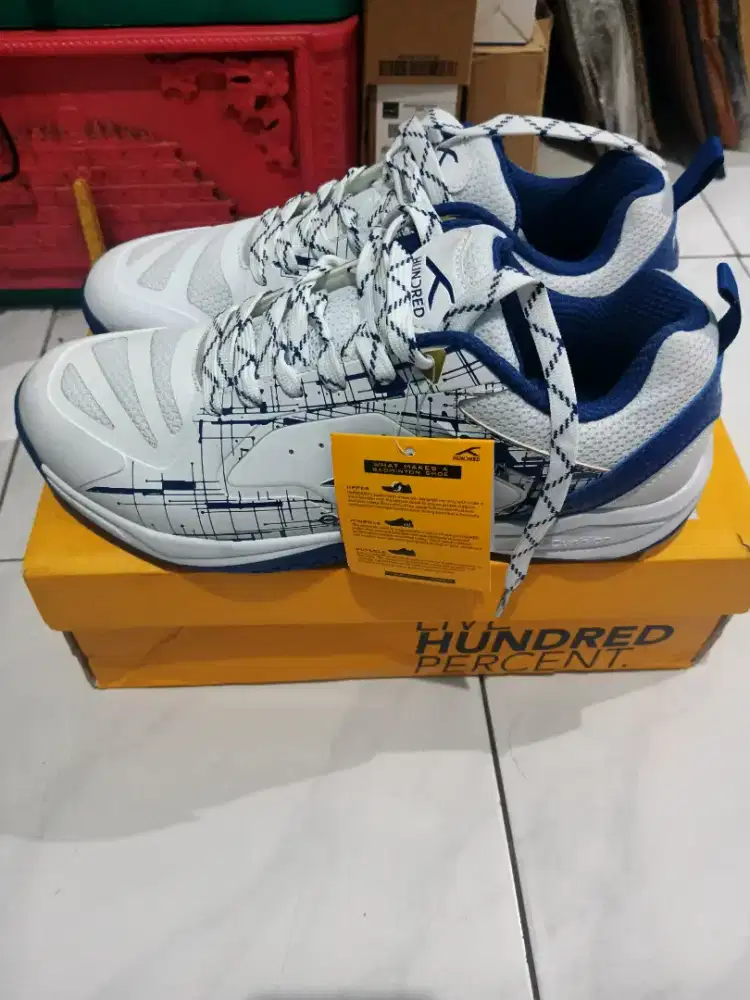 Sepatu Badminton Hundred Beast II