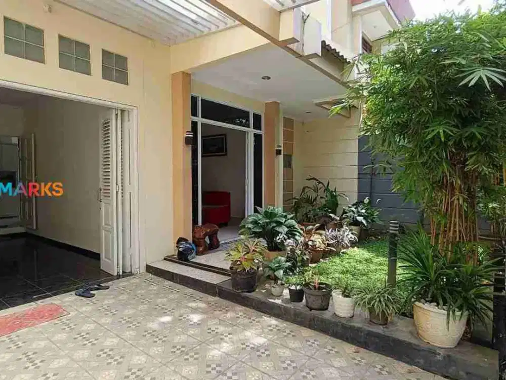Disewakan Rumah Fully Furnished Extra Bathtub area Solo Baru, 1 mnt ke Pakuwon Mall