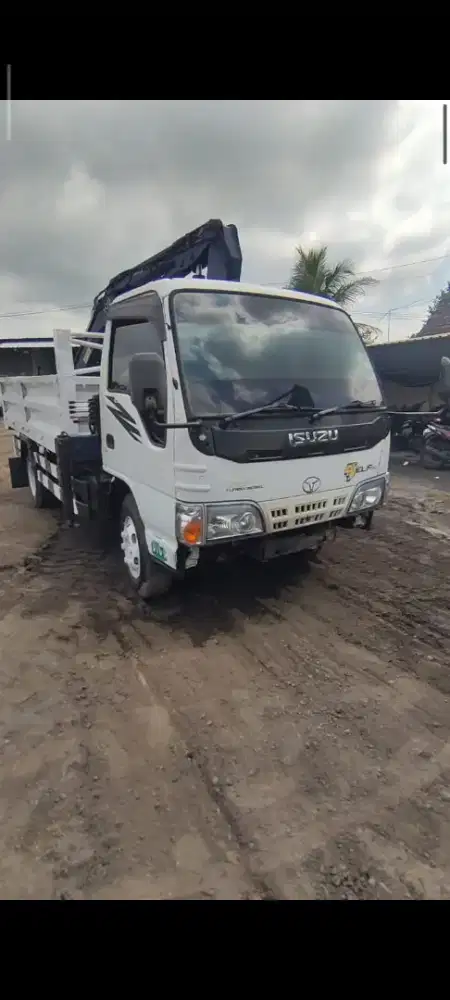 Isuzu elf crane