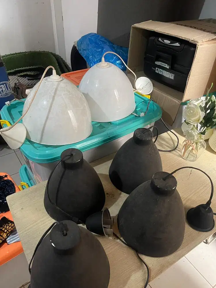 Kap Lampu Gantung Hitam Dekor Minimalis