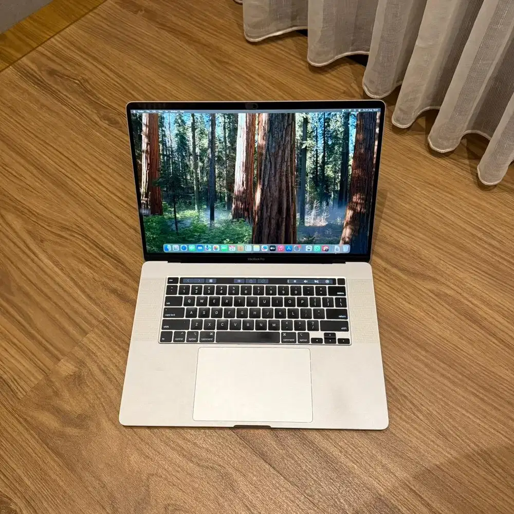 Macbook Pro 2019 16 inch i7 16/512 Silver Like New