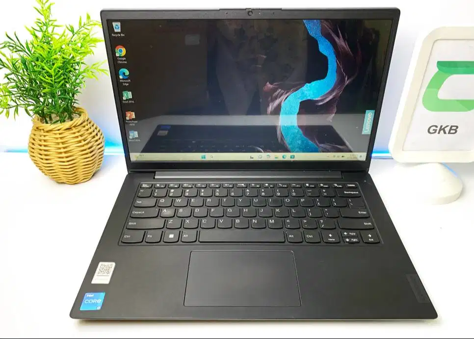 Laptop Lenovo core i3 1115G4 Ram 8gb Sad 256gb bodi mulus Like new ist