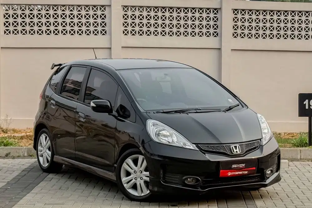 Honda Jazz RS GE8 1.5 E AT Matic 2011 Hitam Metalik