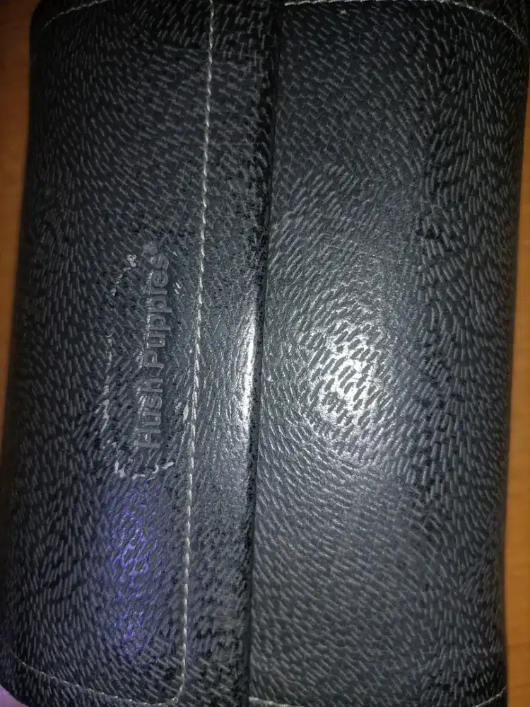 Dompet Iipat Tiga Hush Puppies - Genuine Leather.