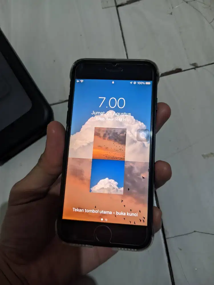 Iphone 7 Black 32 GB Dijual cepet butuh uang