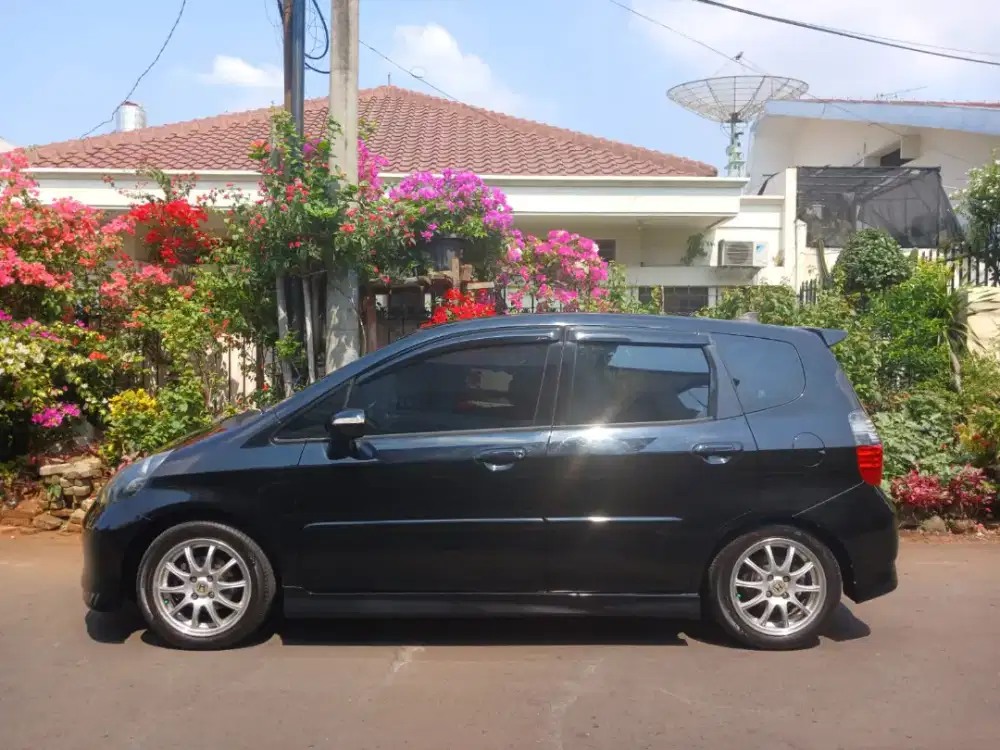 Honda Jazz VTEC Tahun 2007 MMC A/T Full Orisinil Cat Luar Dalam