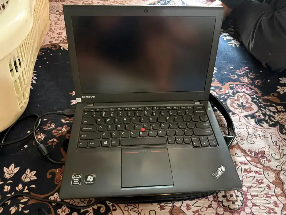 lenovo thinkpad x240 minus liat deskripsi n foto