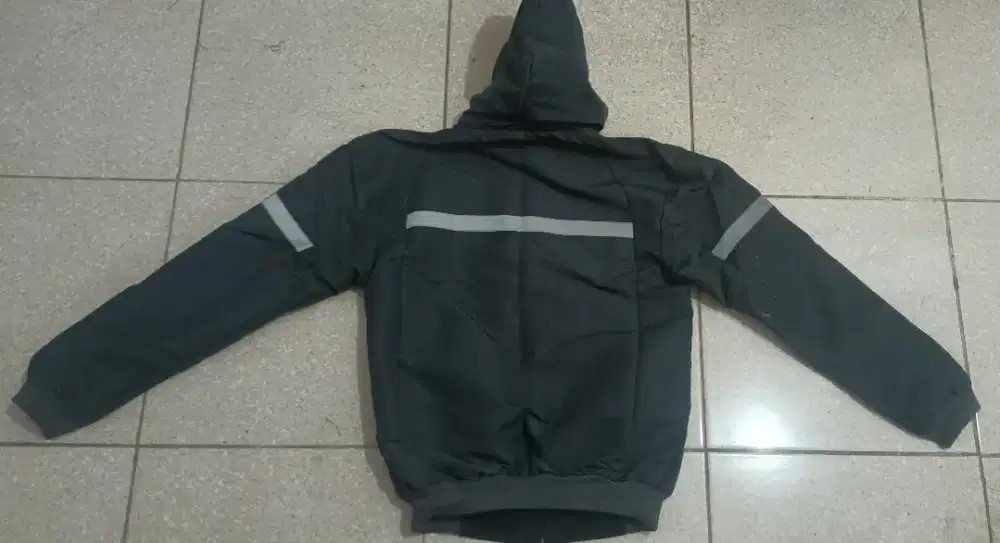 Jaket Anti air cocok untuk Motoran