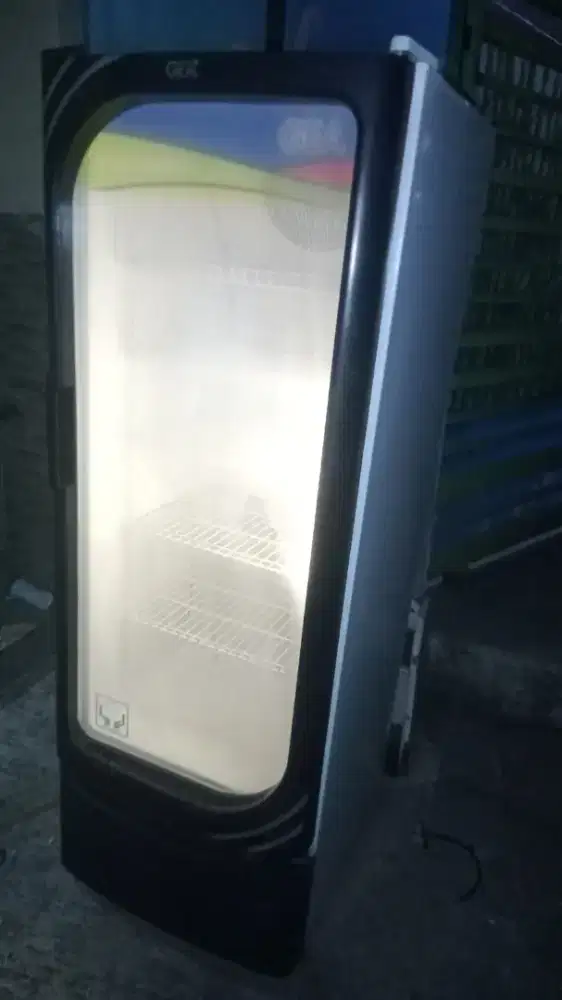 Di jual showcase pendingin minuman merk GEA NORMAL DINGIN SIAP PAKAI