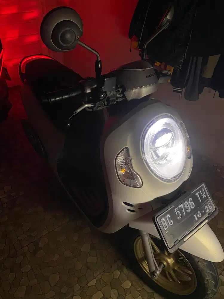 Honda Scoopy 2021 Tipe Tertinggi Prestige White
