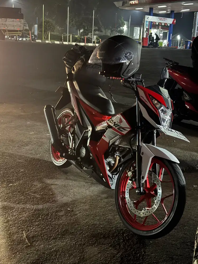 Honda Sonic 150 Tahun 2023 warna Astra Racing