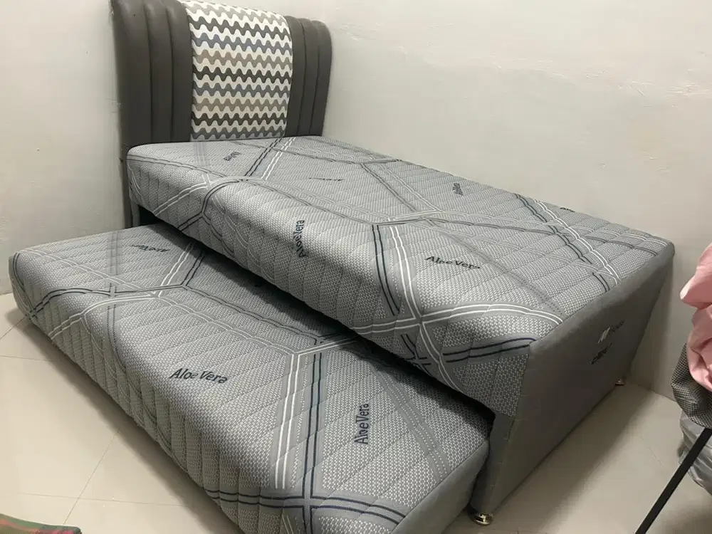 Tempat tidur atas dan bawah 4 kaki ukuran 120x200cm