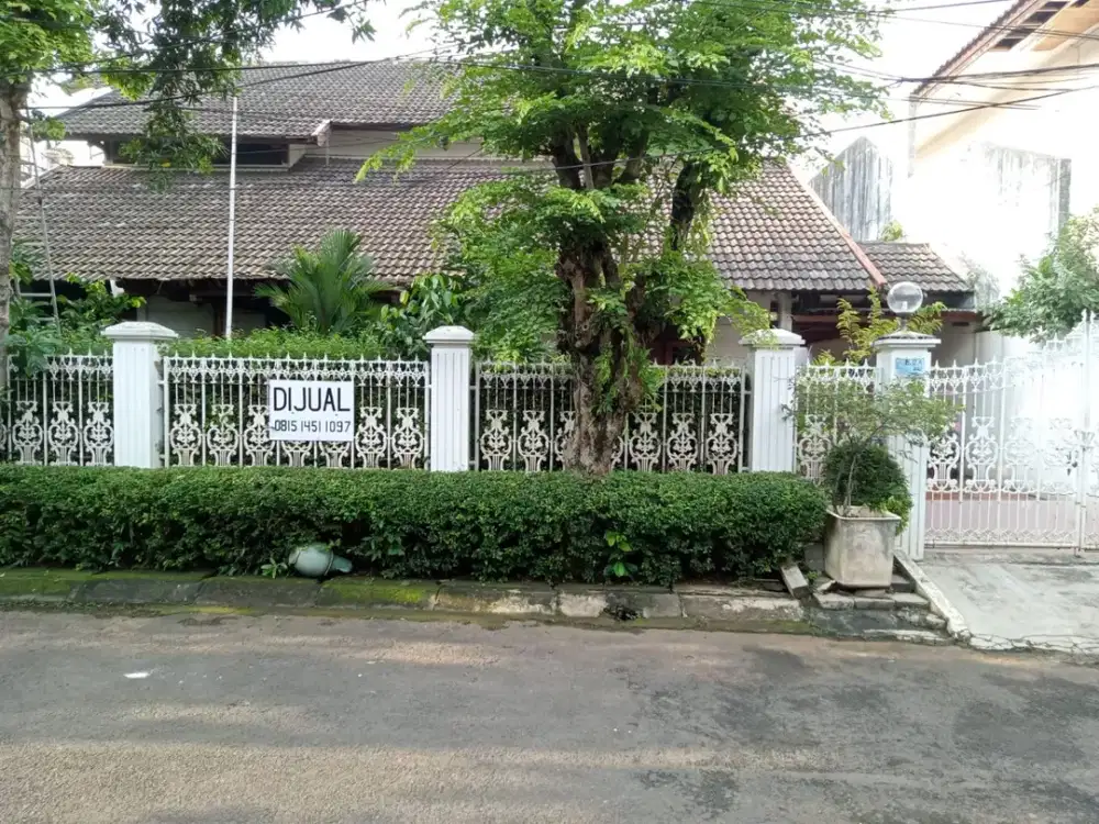 Rumah Dua Lantai Luas Tanah 688 Meter Siap Huni Di Kemang Raya, Jakarta Selatan