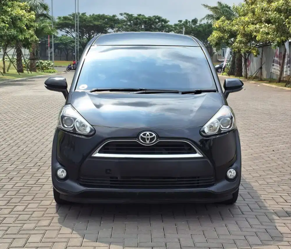 TOYOTA SIENTA V 1.5 MATIC 2017