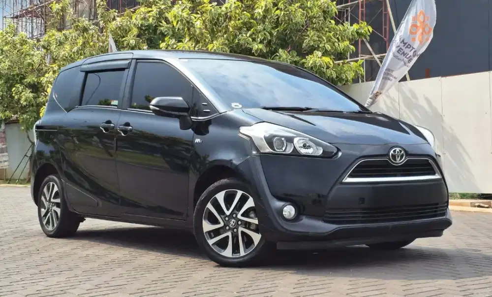 TOYOTA SIENTA V 1.5 MATIC 2017