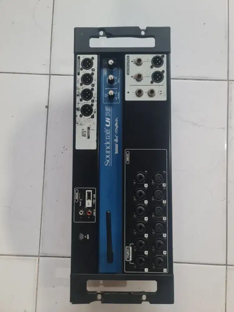 Mixer soundcraff ui16