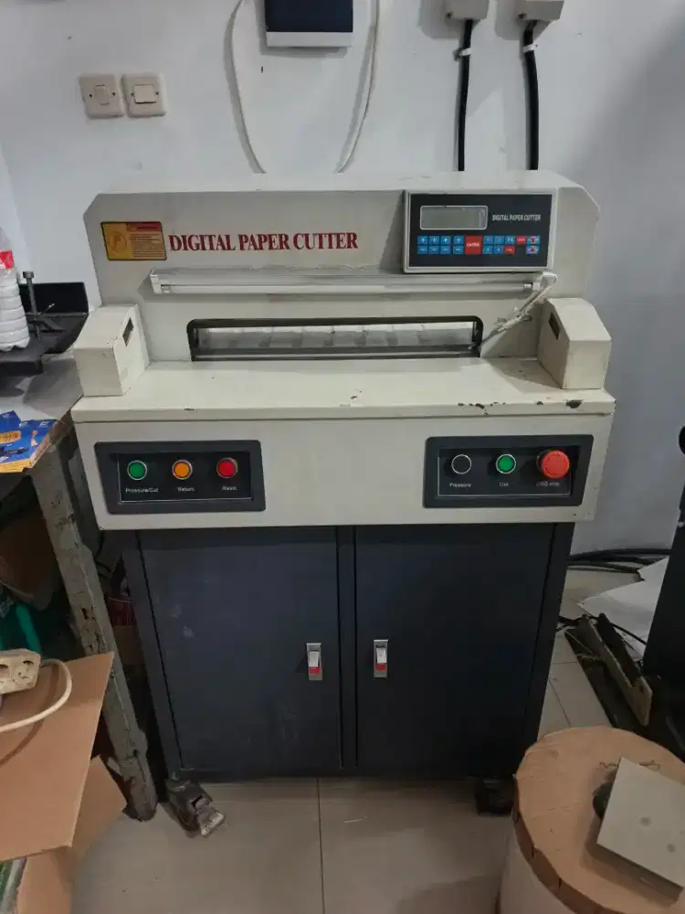 Mesin Potong Kertas Ukuran 46 cm 1 rim
