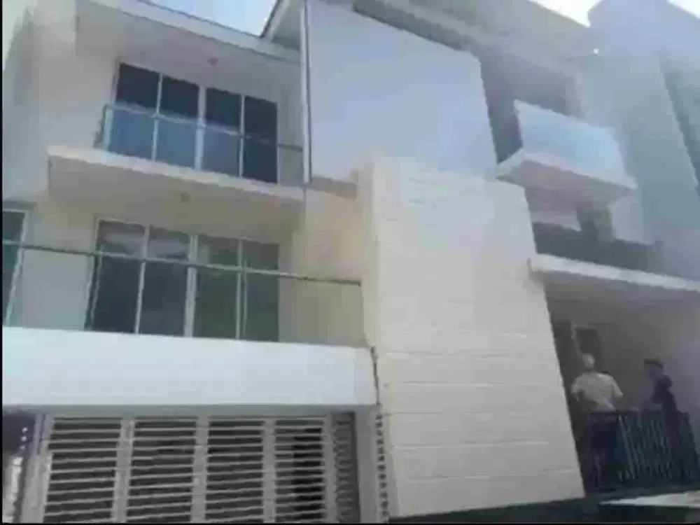 DISEWA RUMAH MINIMAL 2 TAHUN KAMAR ADA 4 SIAP HUNI BEBAS BANJIR DI CITRA 6