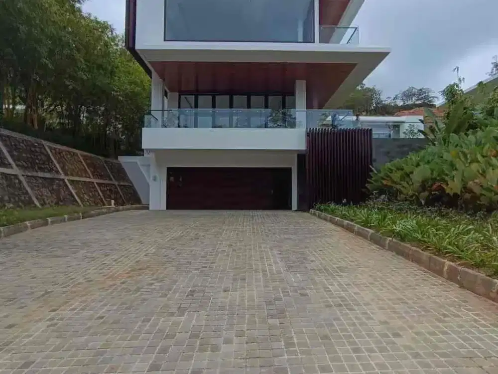 The Pinnacle of Luxury Living: Rumah Mewah Super Luas di Panbil Residence Batam