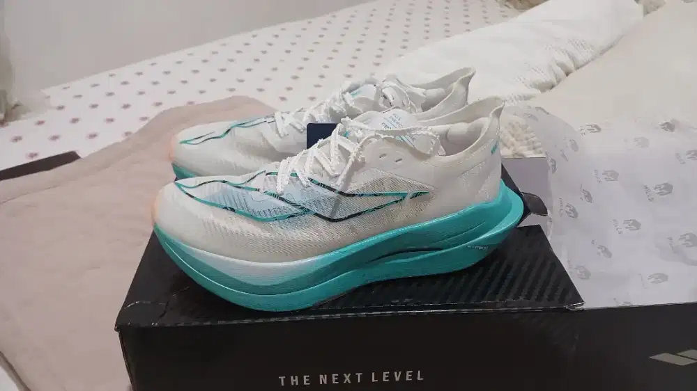 Sepatu Olahraga Mills