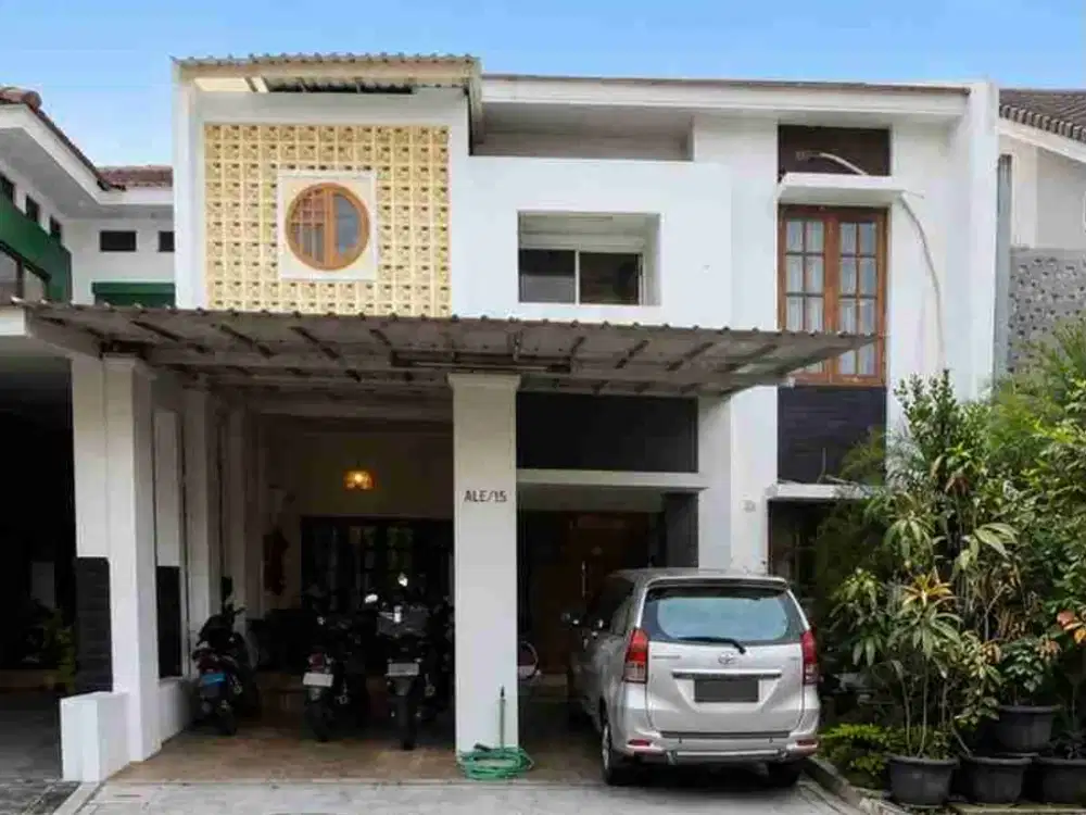 DIJUAL – Rumah 2 Lantai 5 KT Semi Furnished Dekat Living World