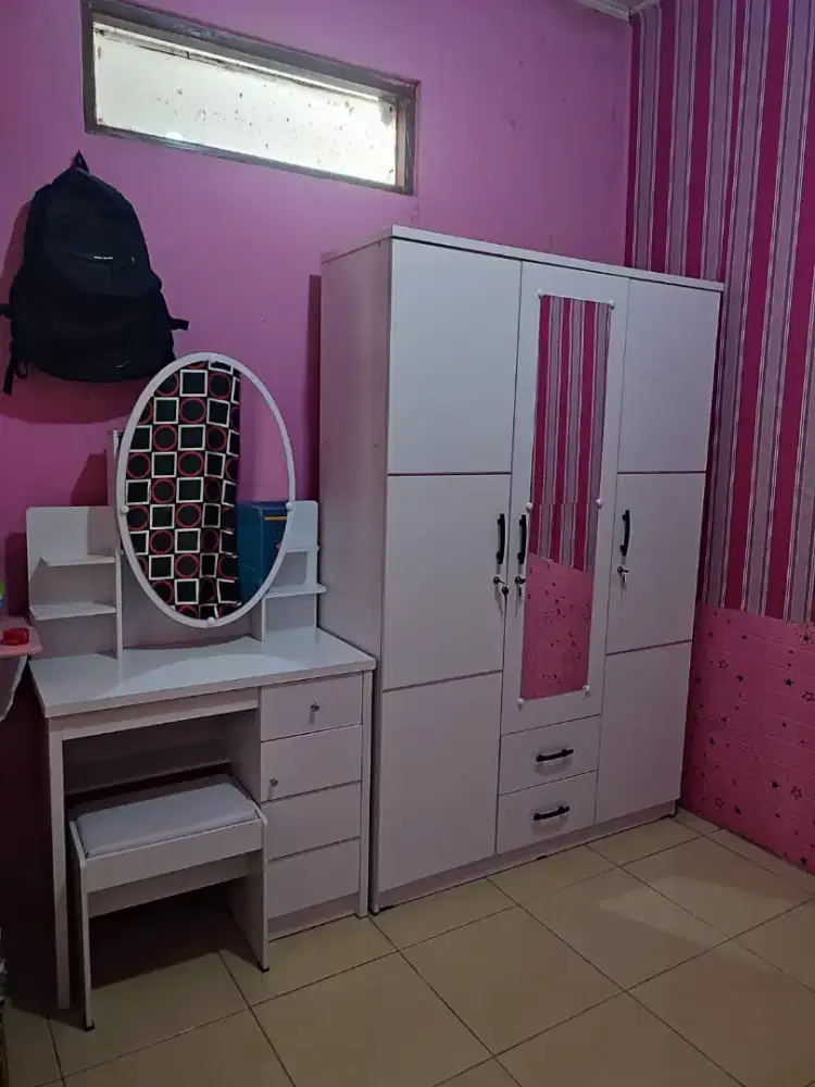 1 paket lemari + meja rias ukran ( P 120 L 43 T 185 cm )