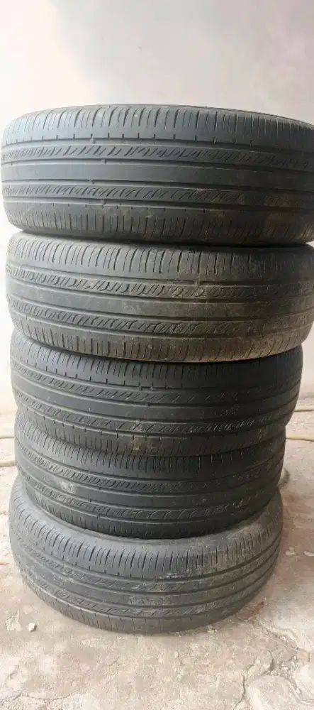 Ban 215/70 R16 (tahun 2020) dan masih tebaaal