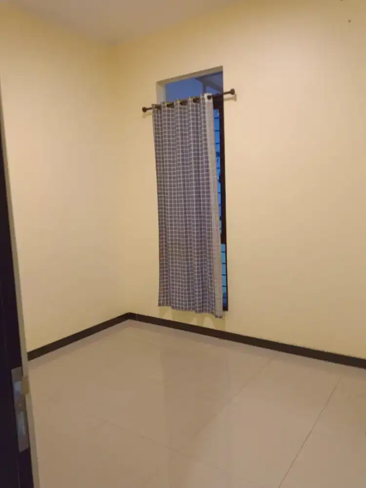 Disewakan rumah Di Taman kopo indah