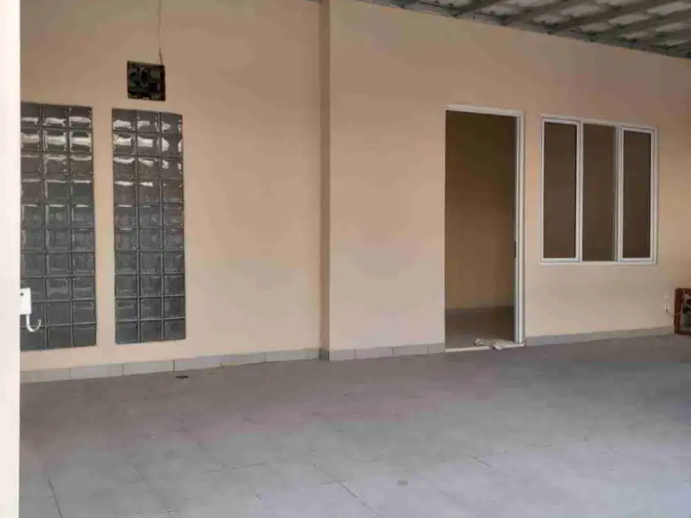 DISEWA RUMAH MINIMAL 2 TAHUN KAMAR ADA 3 SIAP HUNI BEBAS BANJIR DI TAMAN SURYA 2
