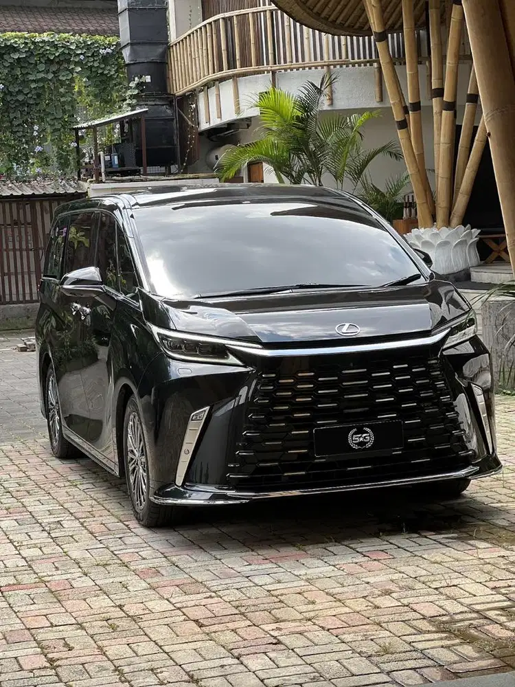 LEXUS LM350h 4SEATER 2024 GRAPHITE BLACK