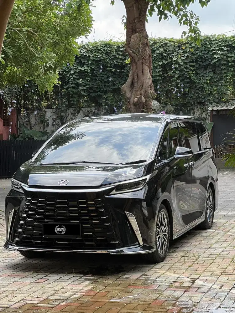 LEXUS LM350h 4SEATER 2024 GRAPHITE BLACK