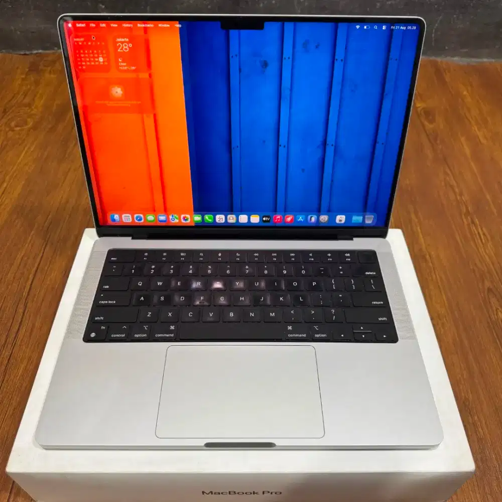Macbook m1 pro 2021 14 inch ram 16gb ssd 1tb fullset siap pakai
