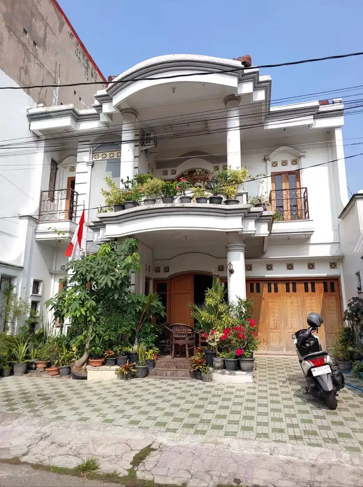 Rumah Mewah Klasik di Pandeyan dekat XT Square