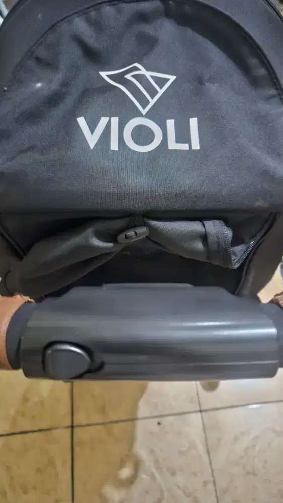 Stroler Violi warna hitam