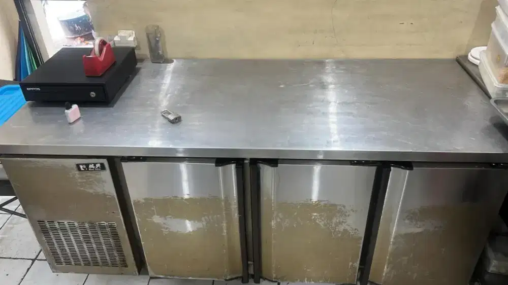 Undercounter chiller