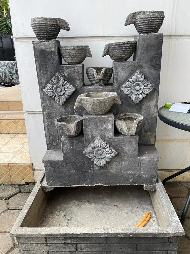 Kolam ikan taman air mancur