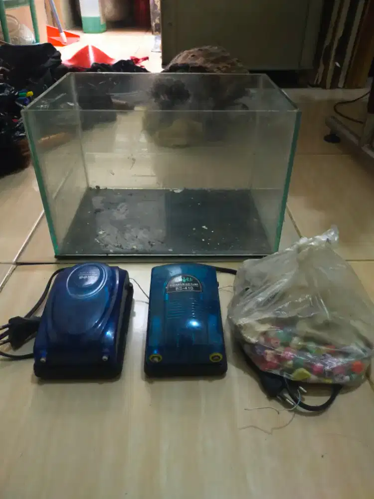 Aqurium plus aerator oksigen plus batu-batu karang lok jatiasih